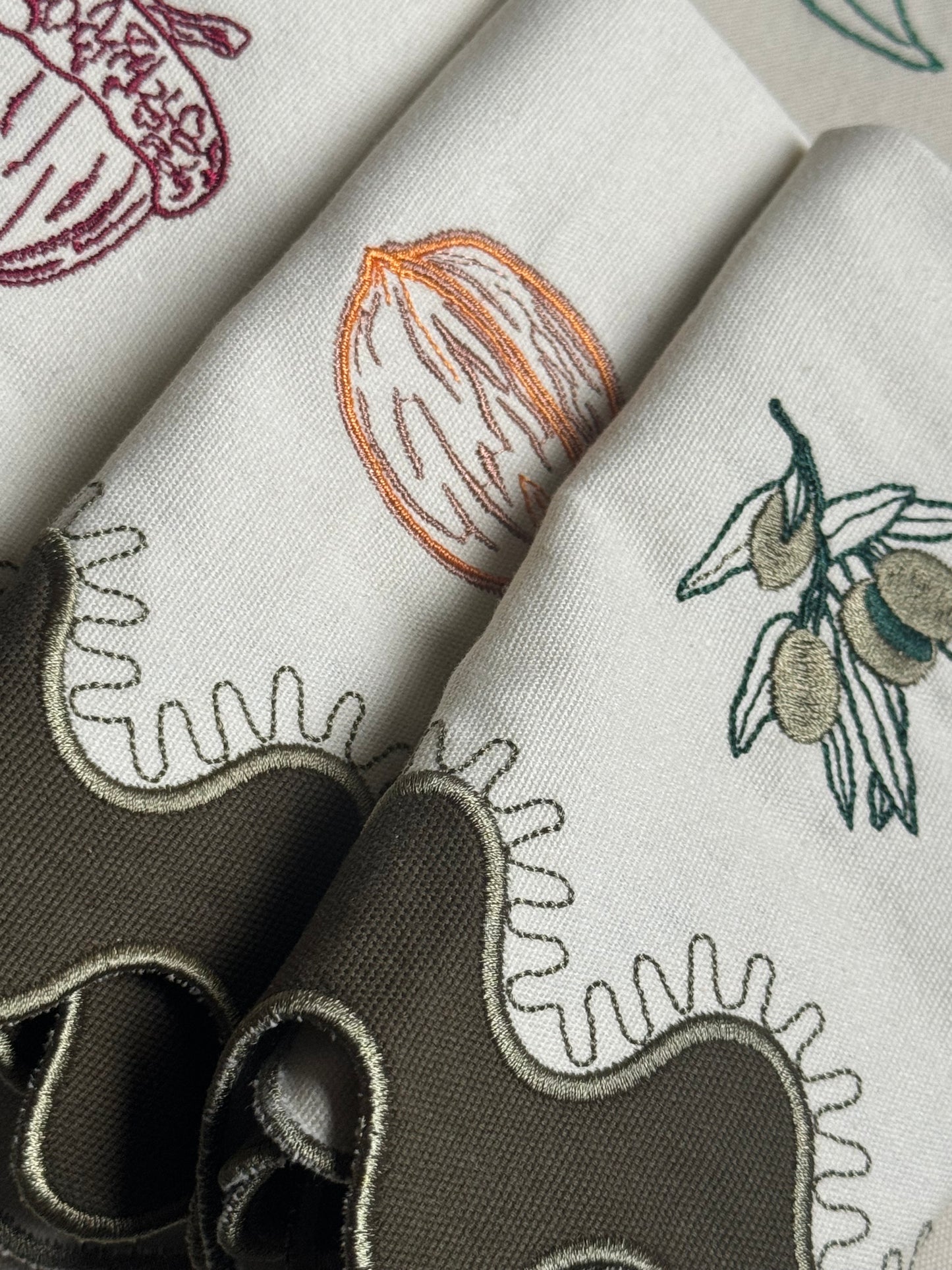 Lot de six serviettes brodées